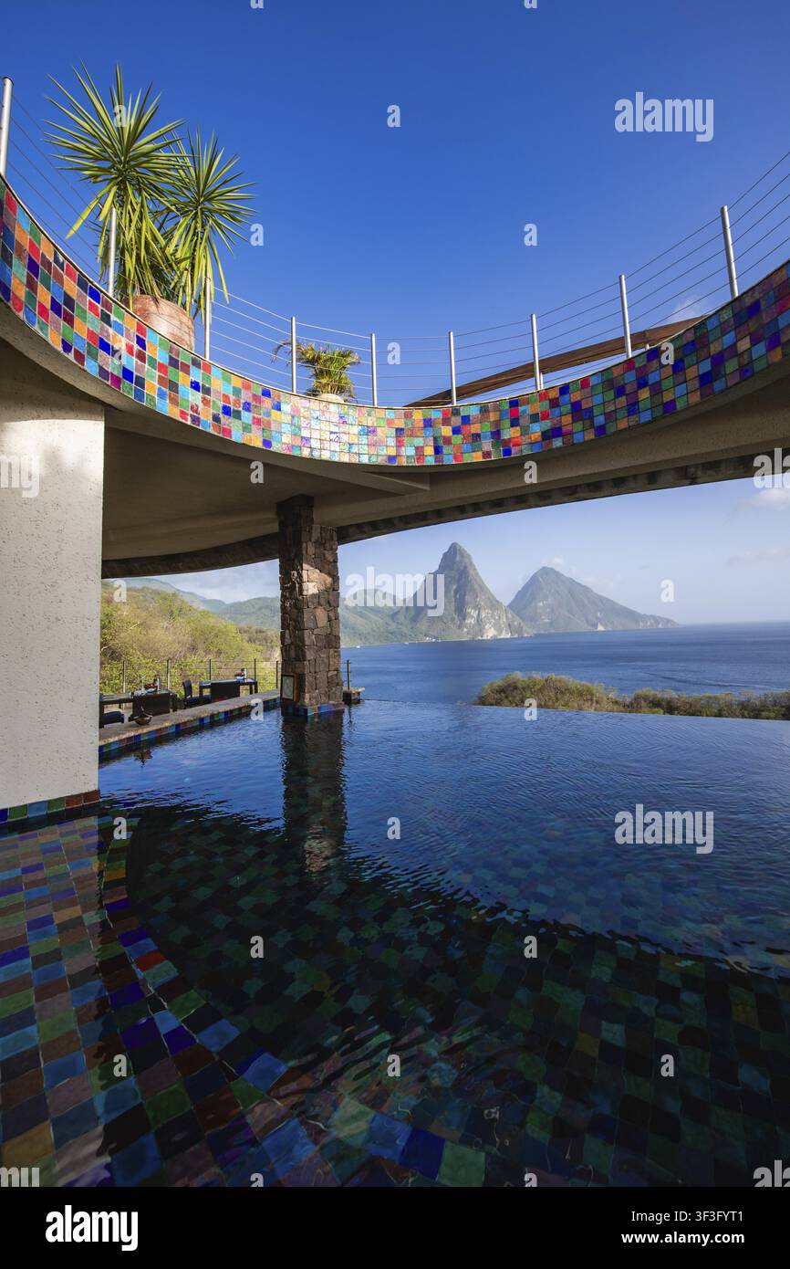 Jade Mountain Resort surplombant Gros et Petite Piton, Sainte-Lucie, Petites Antilles, Antilles occidentales, Caraïbes Banque D'Images