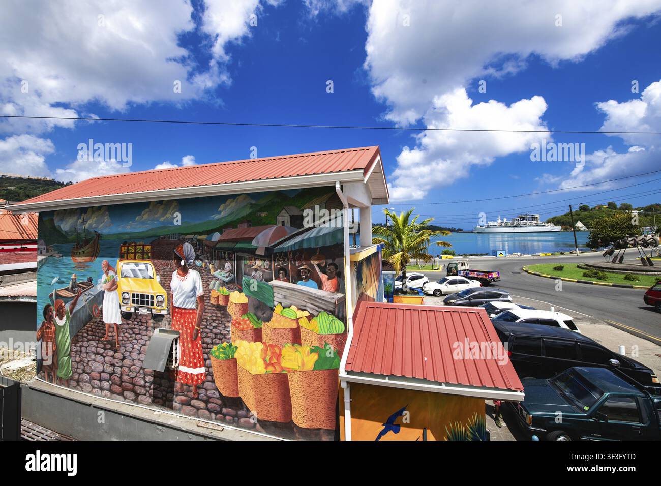 Peinture murale du marché de Castries avec vue sur un navire de croisière, Sainte-Lucie, Petites Antilles, Antilles, Caraïbes Banque D'Images