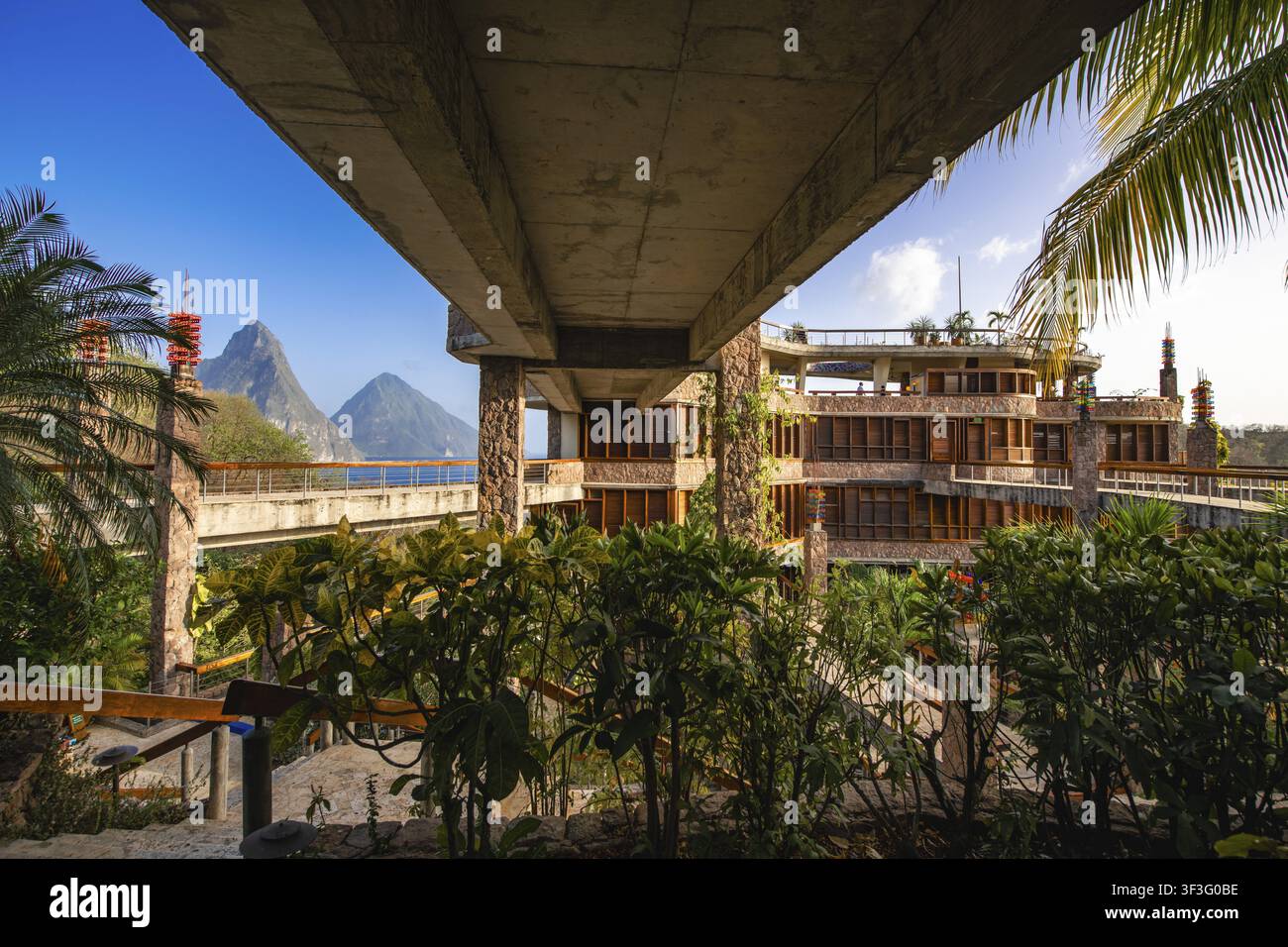 Jade Mountain Resort surplombant Gros et Petite Piton, Sainte-Lucie, Petites Antilles, Antilles occidentales, Caraïbes Banque D'Images
