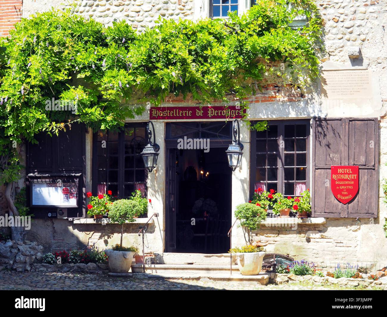 Perouges, France 11/08/2018 Description : Façade historique de l'Hostellerie de Perouges, village médiéval, France. Banque D'Images