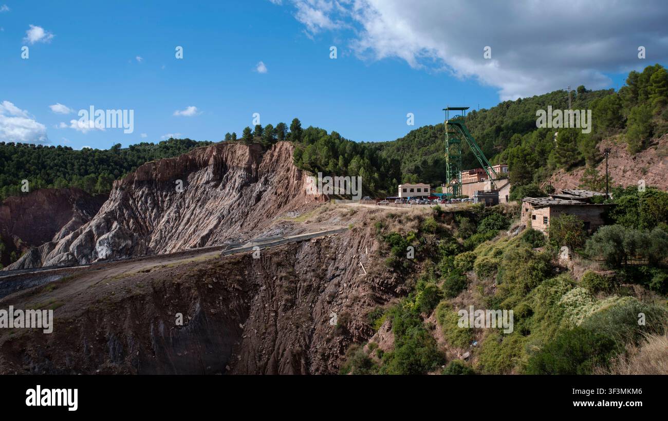 Extérieur de l'ancienne mine de sel dans la ville de Cardona, Espagne, près de Barcelone Banque D'Images