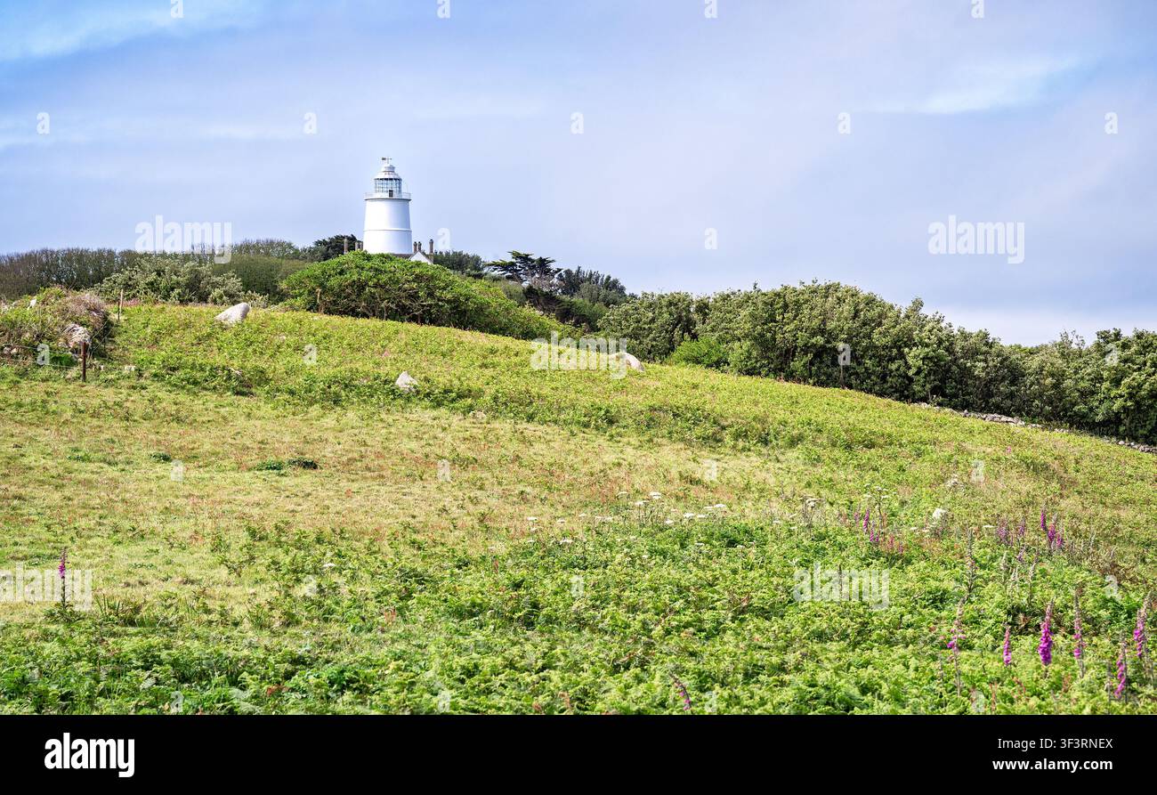 Le phare de St Agnes a été construit en 1680 par Trinity House. Il était le phare le plus à l'ouest de l'Angleterre jusqu'en 1858, date à laquelle le phare de Bishop Rock a été construit. Banque D'Images