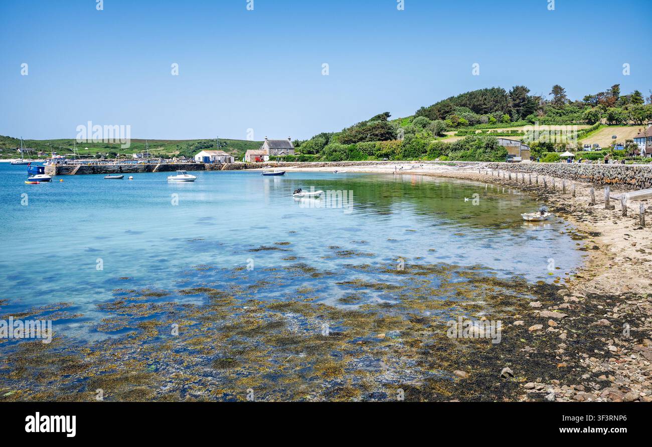 Quai et plage à New Grimsby, île de Tresco, îles Scilly, Royaume-Uni. Banque D'Images