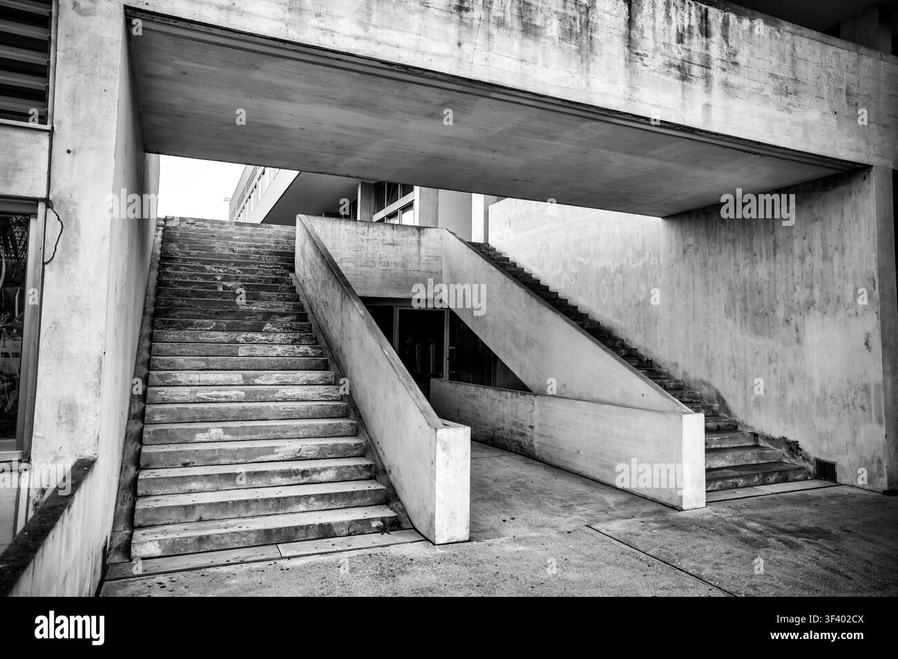Architecture brutaliste au campus Irchel de l'université de Zurich à Zurich, Suisse. Banque D'Images