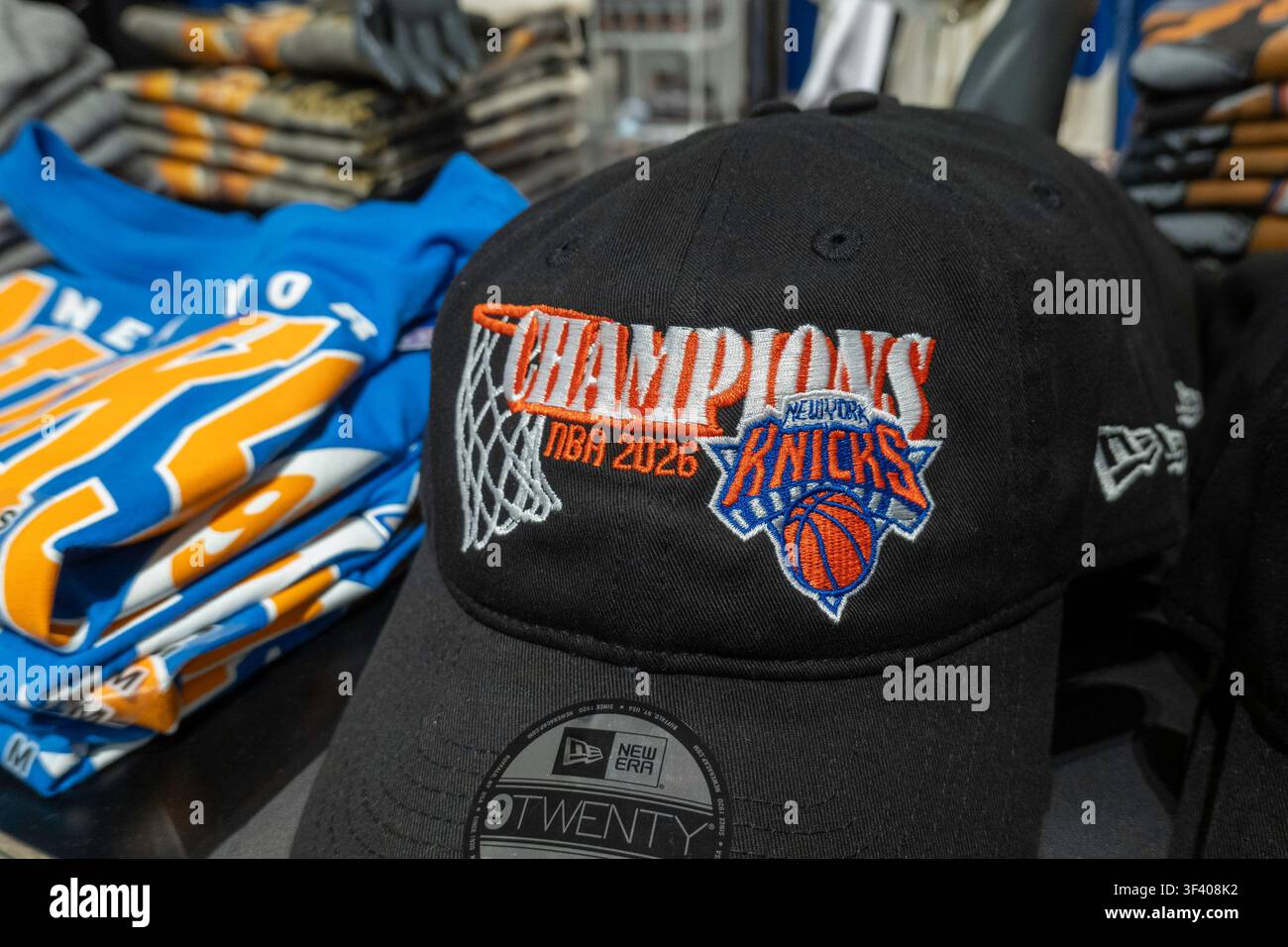 Lids est une section de vêtements de sport et de fanwear dans Macy's à Times Square 2026, NYC, États-Unis Banque D'Images