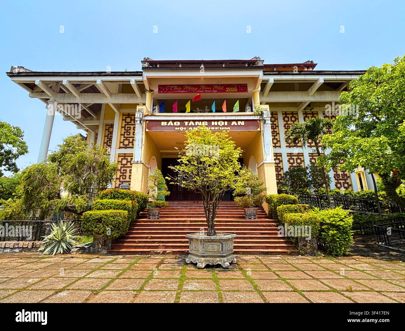 Vue avant du musée de Hoi An (Bảo Tàng Hội An) au Vietnam, le 31 mars 2026. Banque D'Images