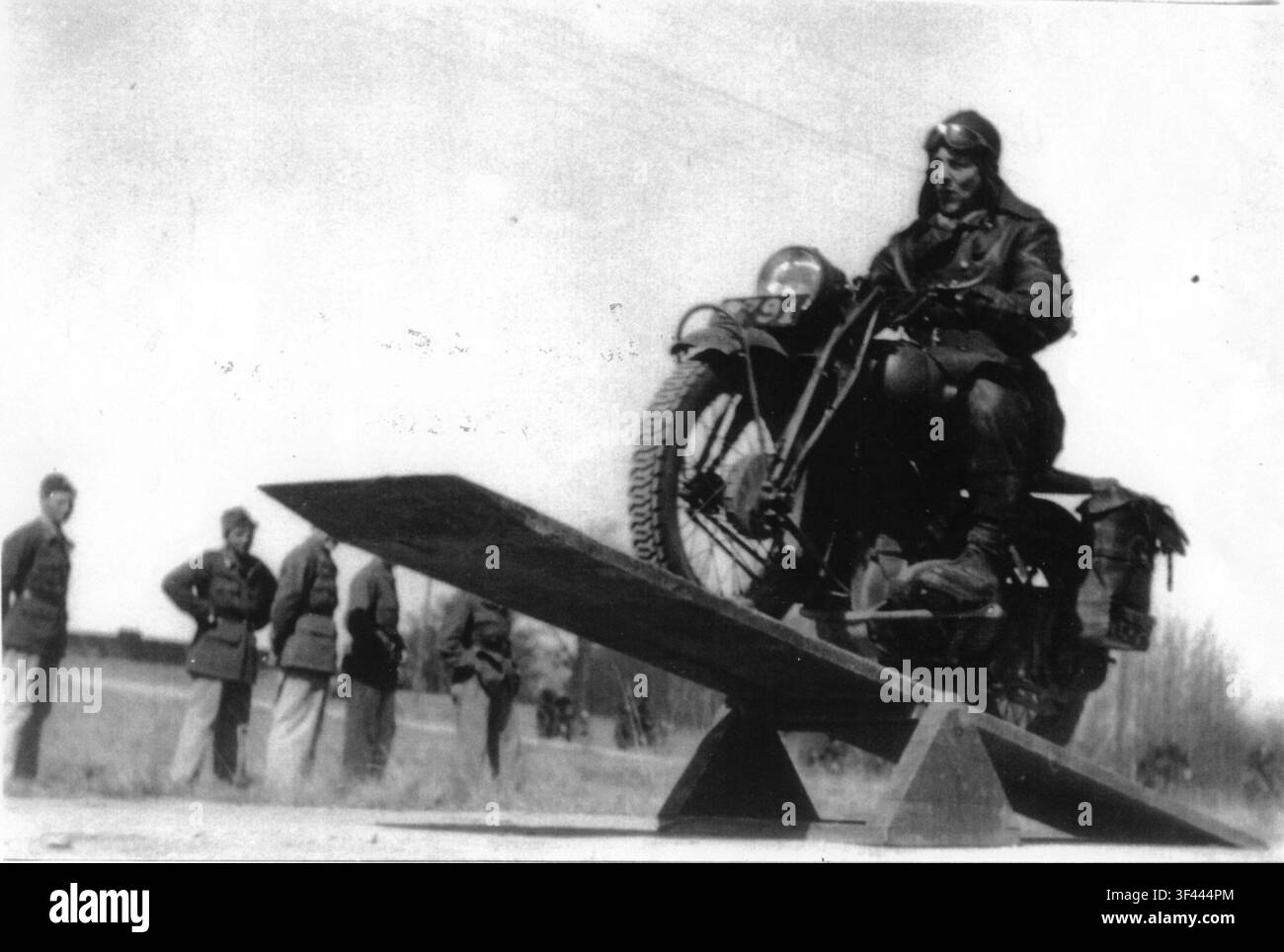 Membres du Frivilliga Motorcykelklubben (FMCK), un club de moto volontaire suédois, participant à une formation de moto, A 6. Banque D'Images