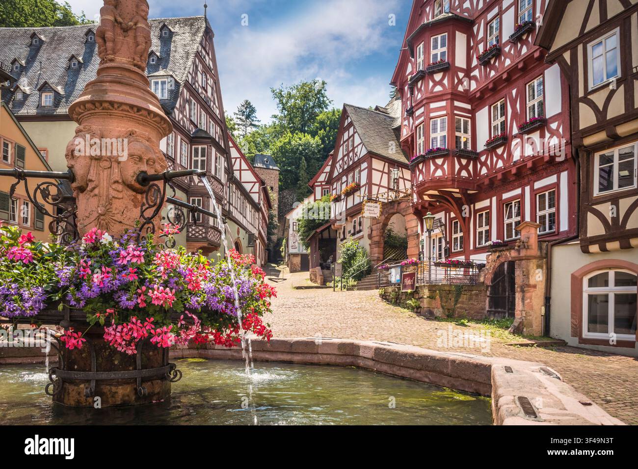 Ancienne place du marché avec fontaine du marché, Miltenberg, Basse-Franconie, Bavière, Allemagne Banque D'Images