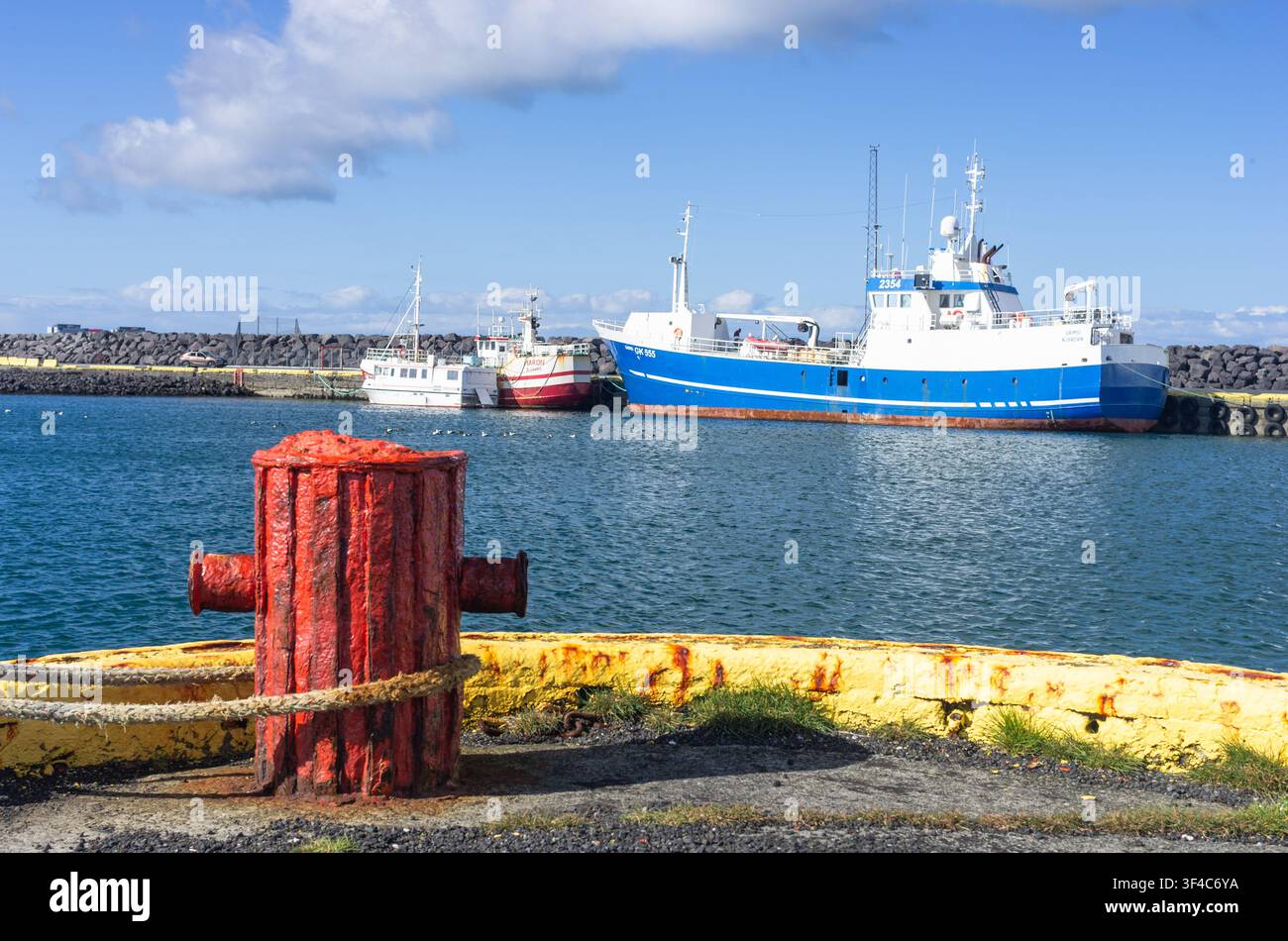 Borne d'amarrage à un quai à Keflavik, Islande Banque D'Images