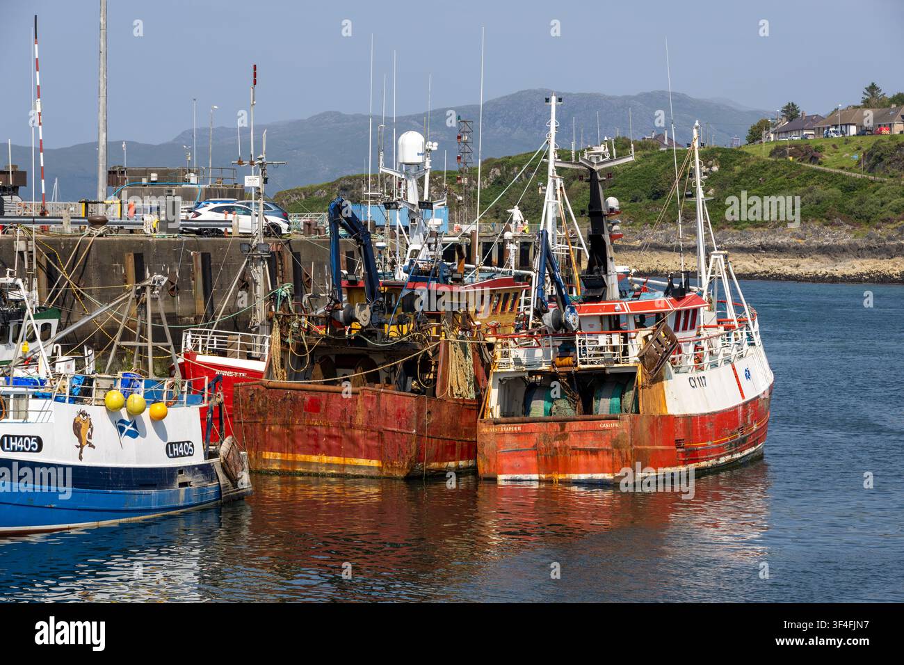Mallaig, Écosse - 16 juillet 2026 : Bateaux au port de Mallaig, Écosse Banque D'Images