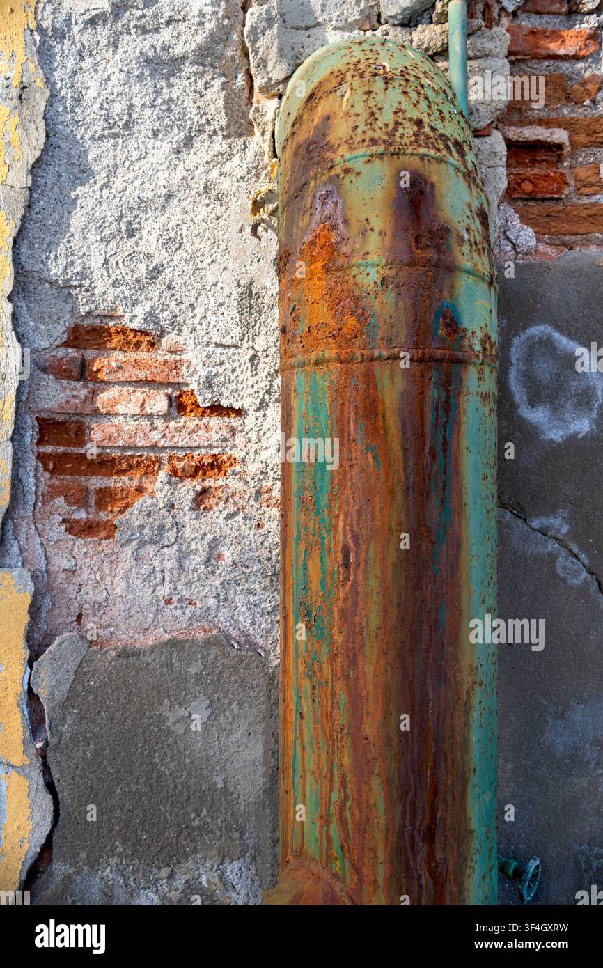 Mur d'usine abandonné Banque D'Images