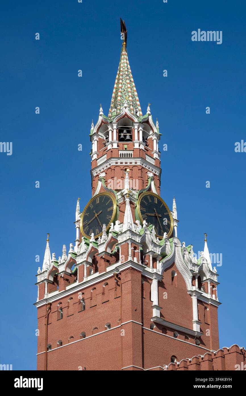 Cloches du Kremlin sur la tour Spasskaya en gros plan. Le Kremlin de Moscou, Russie (vertical) Banque D'Images