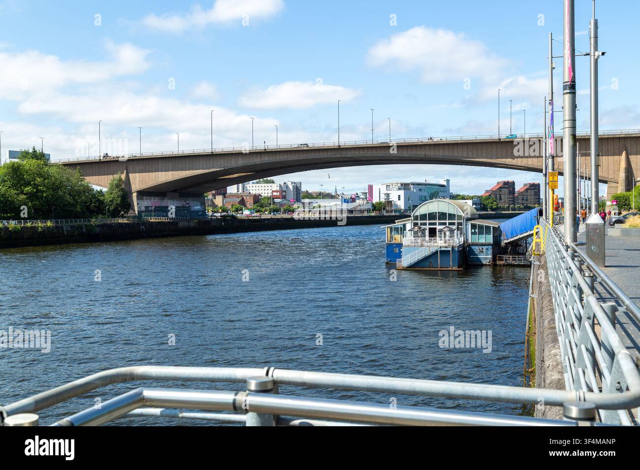 Le pont Kingston enjambant la rivière Clyde à Glasgow, Écosse Banque D'Images