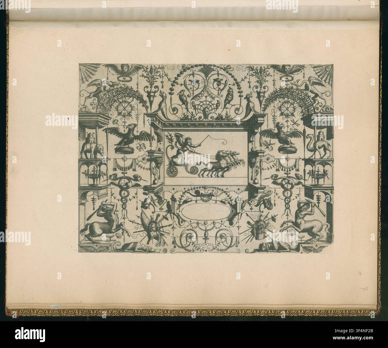 Une gravure du XVIe siècle par Joannes van Doetecum et Lucas van Doetecum, designers Hans Vredeman de Vries et éditeur Gerard de Jode, représentant des putti ailés sur un char tiré par quatre chevaux, tirée du livre 'Grottesco'. Banque D'Images