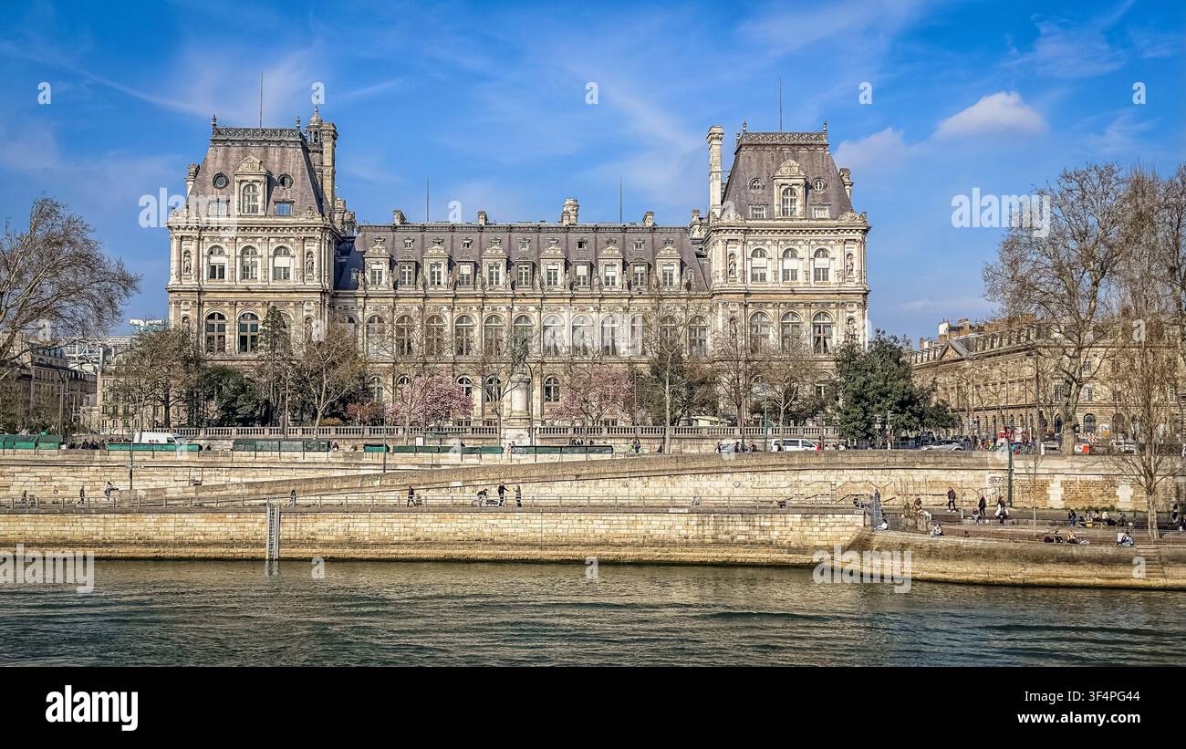 Paris, France, 25 mars 2025, Hotel de Ville, l’hôtel de ville de la capitale au bord de la Seine dans le 4e arrondissement Banque D'Images