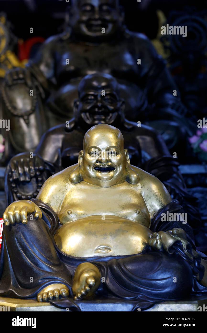 Temple chinois Viharn Sien. Le Bouddha Maitreya, le futur successeur de Shakyamuni, est identifié dans la tradition chinoise au Bouddha riant, un sy Banque D'Images