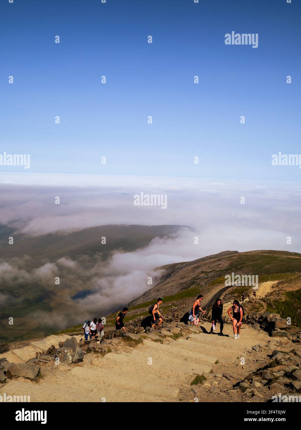 Randonneurs sur le sentier de Llanberis, Yr Wyddfa, Mont Snowden, Snowdonia, Pays de Galles, Royaume-Uni, GB. Banque D'Images