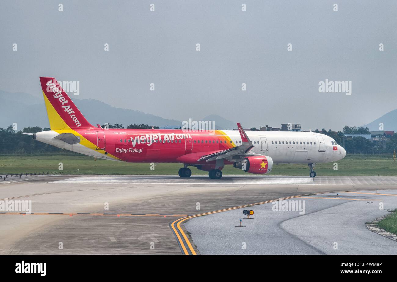 Avion de ligne passager Airbus A321 exploité par VietJet Air, une compagnie aérienne low-cost réputée basée au Vietnam Banque D'Images
