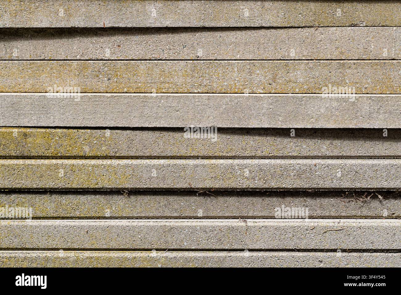 Pile de dalles ou blocs de béton érodés Banque D'Images