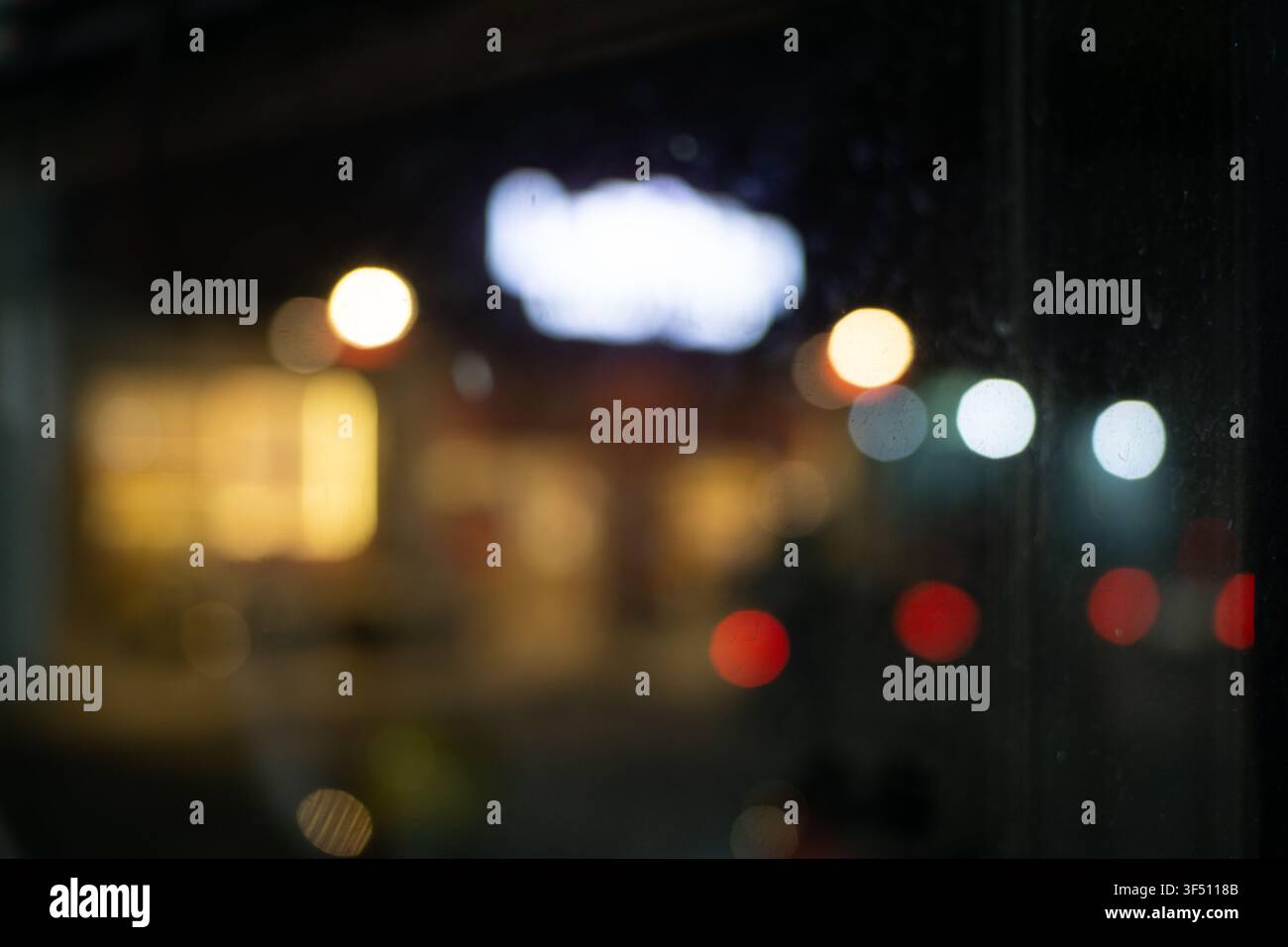 Fond Bokeh abstrait avec des lumières de plafond de bureau douces Banque D'Images