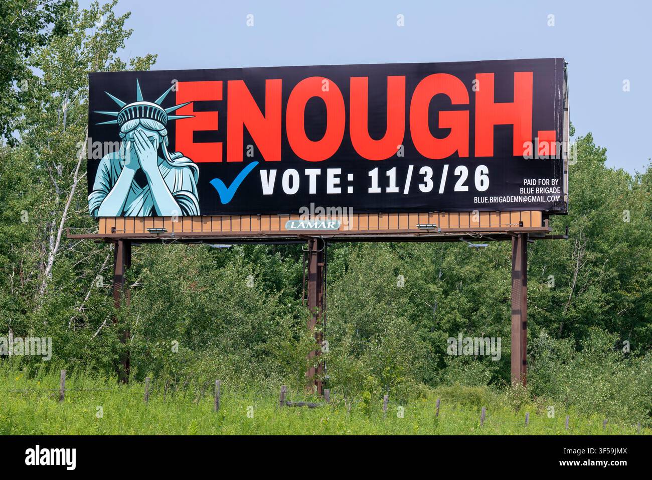 Rock Creek, Minnesota. Une statue de la Liberté en pleurs demandant aux gens d'aller voter lors des élections de novembre. Banque D'Images