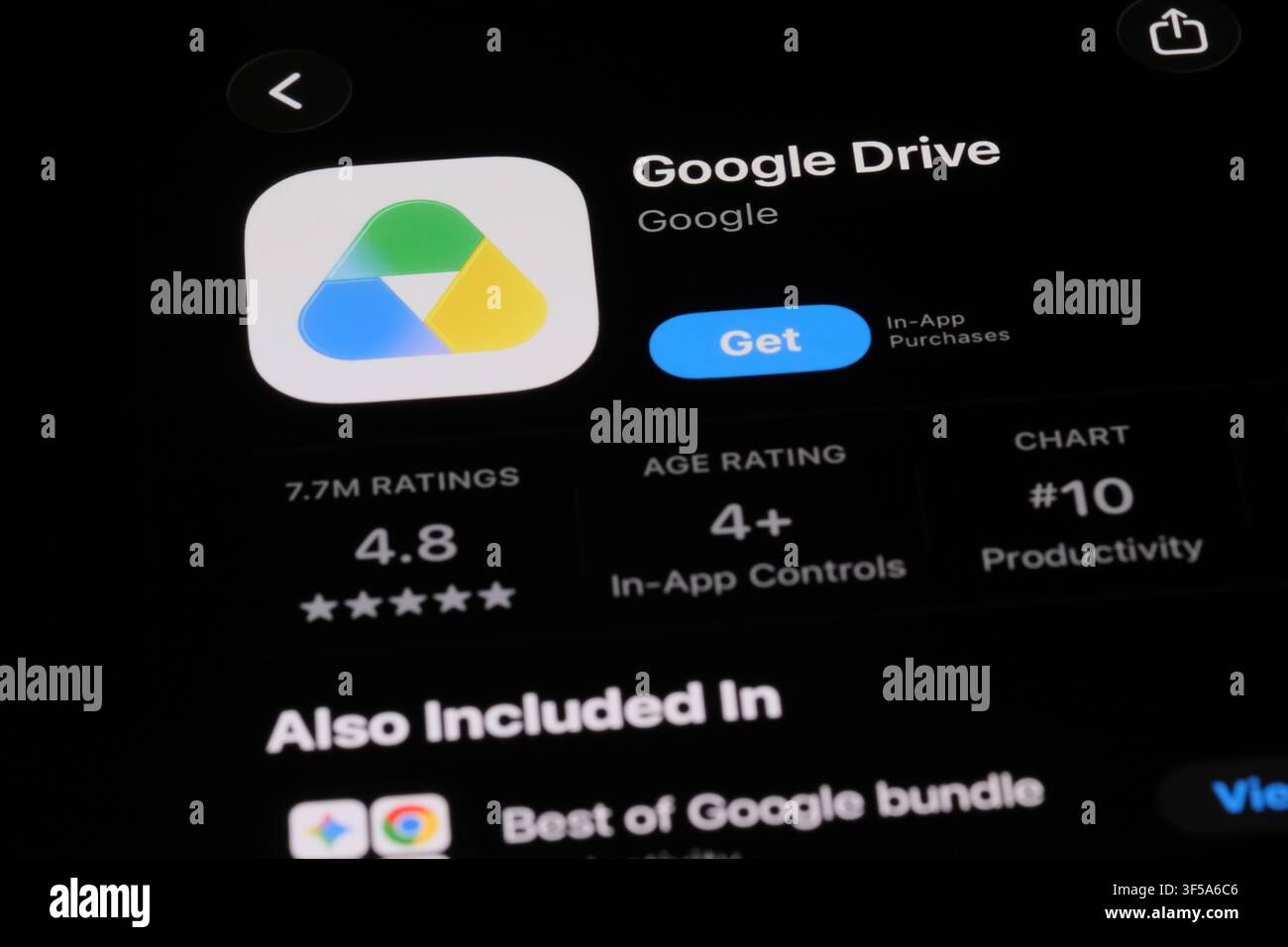 Shanghai, Chine - 30 juillet 2026 : Page de téléchargement de l'application Google Drive sur l'écran du téléphone Banque D'Images