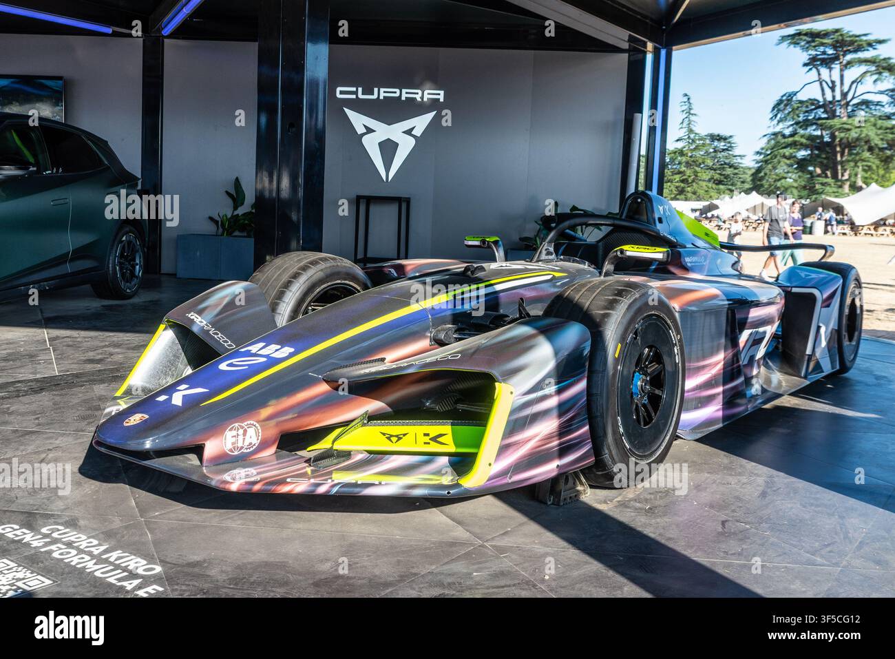 Voiture de course CUPRA Kiro Gen4 Formula E exposée lors de l'événement automobile Goodwood Festival of Speed 2026. Banque D'Images