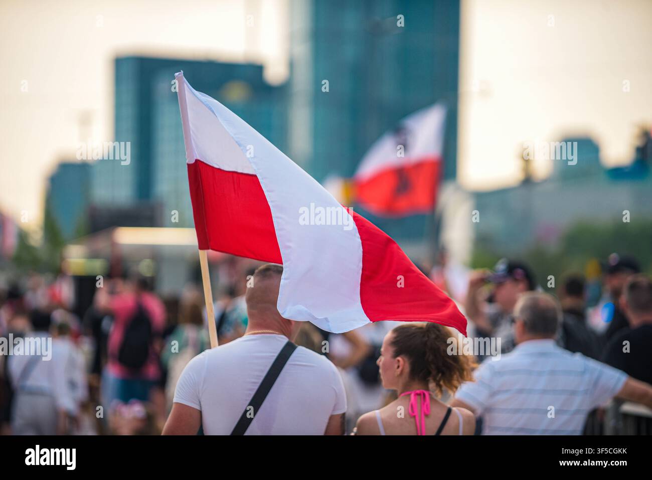 VARSOVIE, POLOGNE - 1ER AOÛT 2026 : Les gens se rassemblent au carrefour Dmowskiego pour honorer le 82e anniversaire de l'Insurrection de Varsovie pendant l'Heure W. Commémoration de la mémoire. Banque D'Images