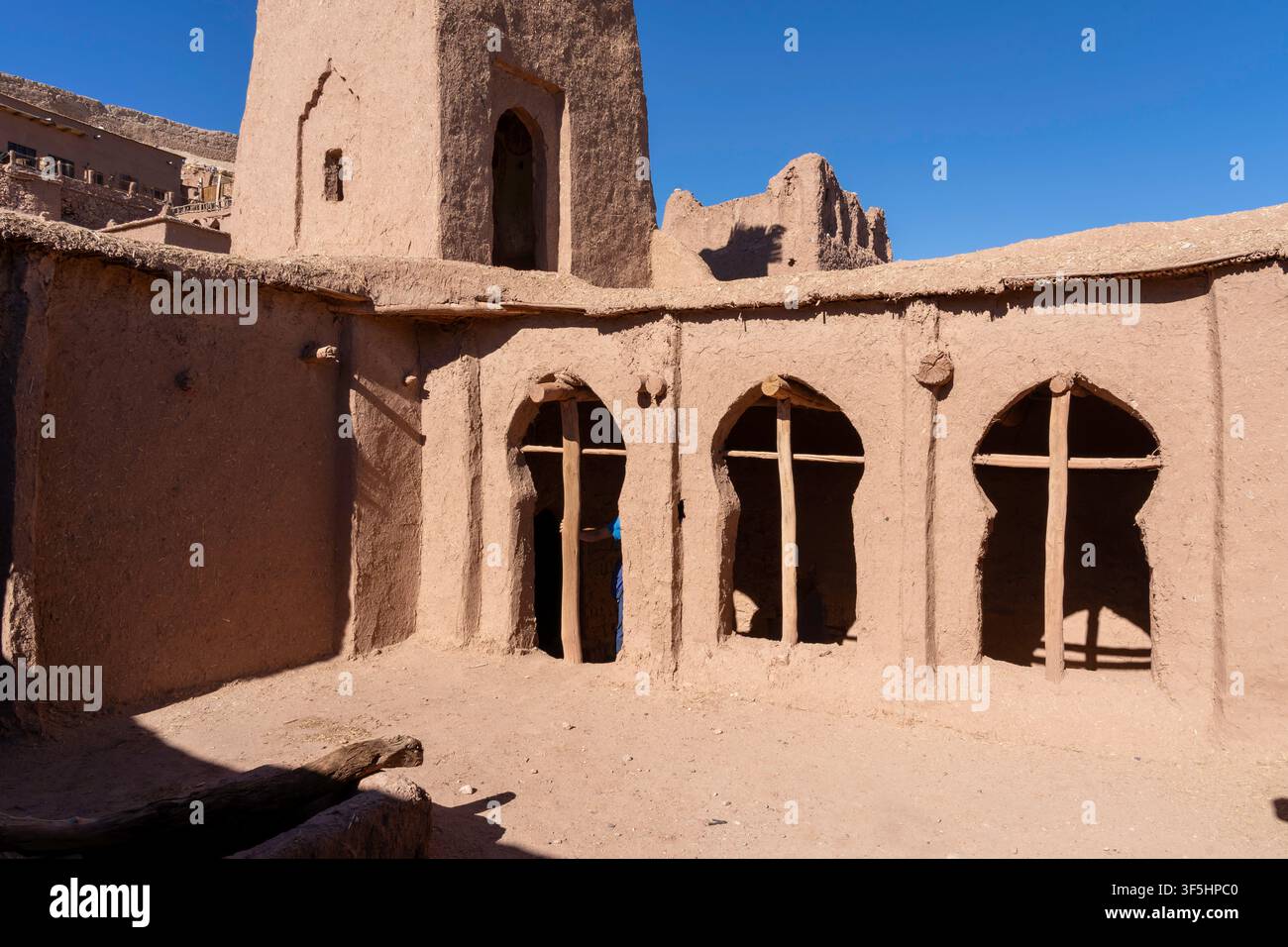 Vue d'une maison avec cour à ait Benhaddou dans la province de Ouarzazate, Maroc. Banque D'Images