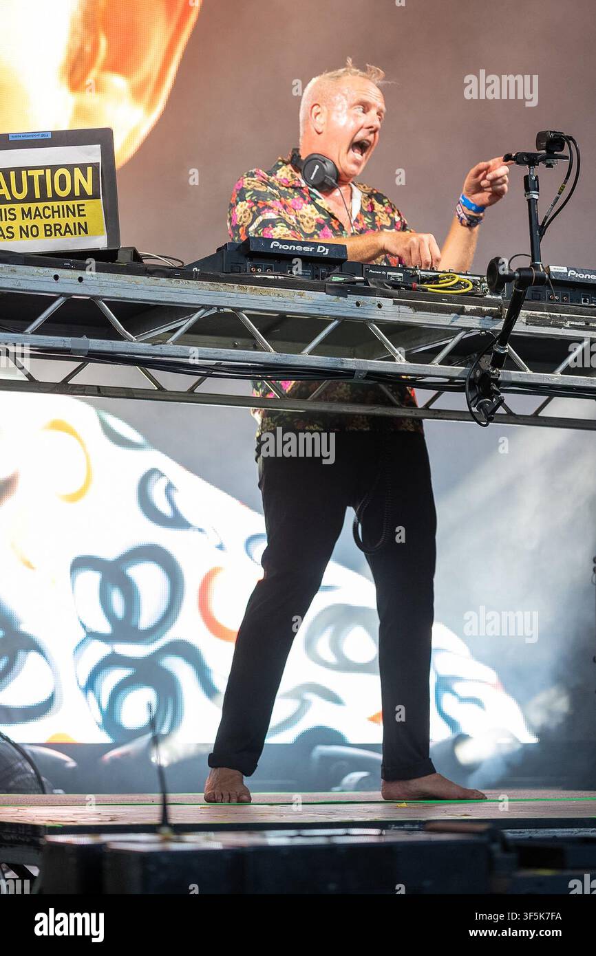 Château de Lulworth, Dorset, Royaume-Uni. 2 août 2026. Fatboy Slim et ses amis montent sur la scène du château pour le final de Camp Bestival. Crédit : Julian Kemp/Alamy Live News Banque D'Images