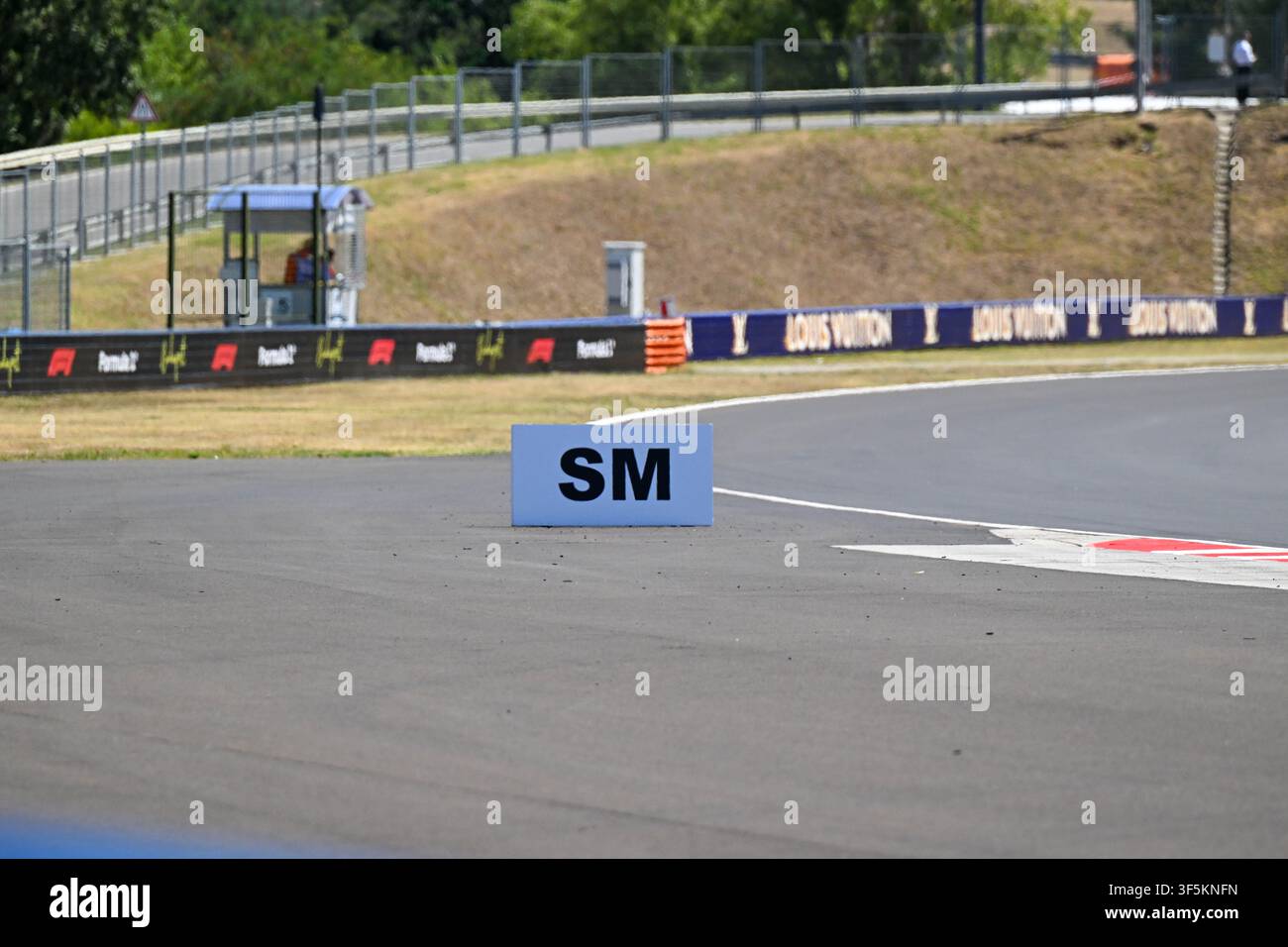 Hongrie, Budapest, 25 juillet 2026, panneaux du mode droit de la Formule 1 lors de la journée de qualification du Grand Prix de Hongrie de Formule 1 au Hungaroring Banque D'Images