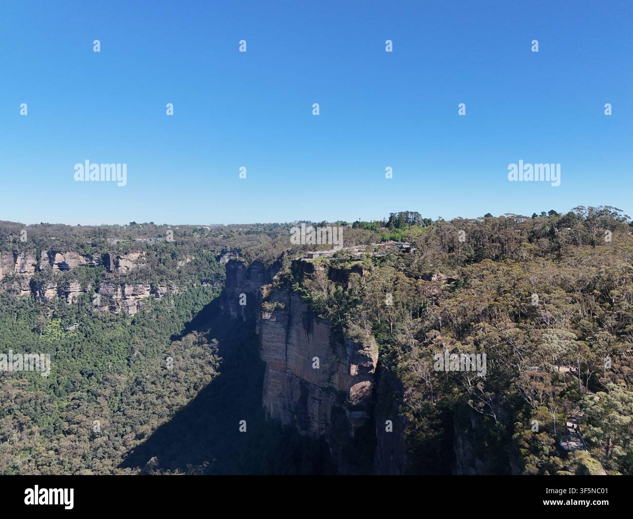 Les Three Sisters sont une formation rocheuse inhabituelle dans les Blue Mountains Banque D'Images