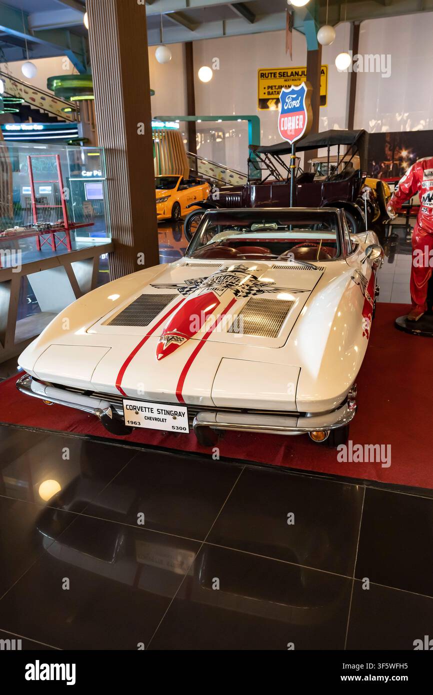 Chevrolet Corvette Stingray, année de construction 1963, voiture, ancienne, musée Angkut, Batu, Malang, Java, Indonésie mcpins *** 1963 Chevrolet Corvette Sting Banque D'Images
