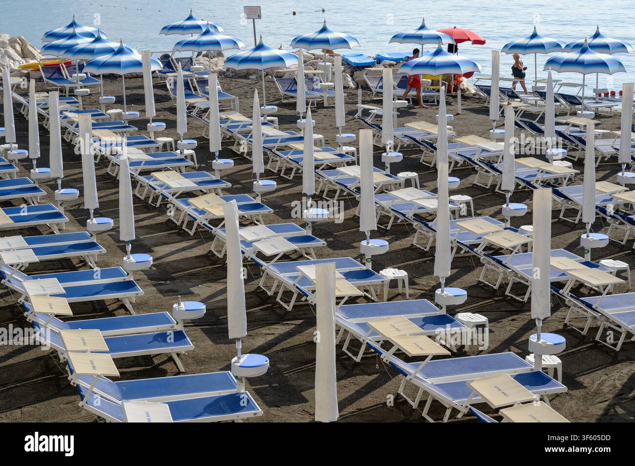 Italie, Côte amalfitaine, Atrani, chirs sur la plage Banque D'Images