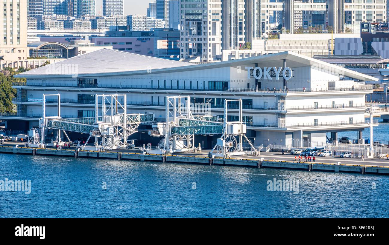 Tokyo Japon, 24 janvier 2026 : Vue du bâtiment du terminal de croisière international de Tokyo dans le port de Tokyo sur l'île d'Odaiba au Japon Banque D'Images