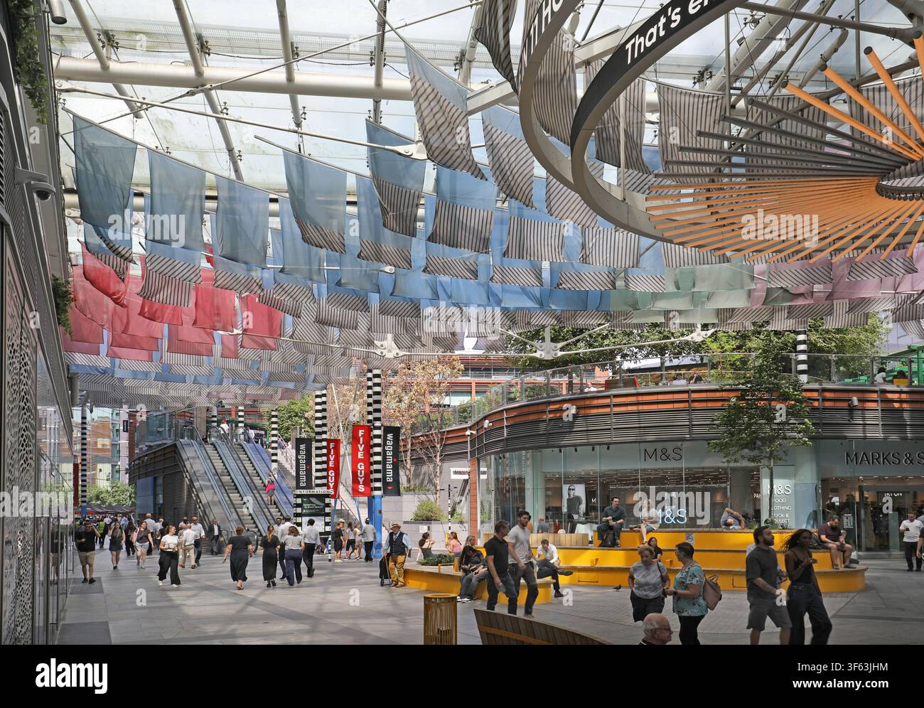 Vue intérieure du Cardinal Place, Londres SW1. Nouveau centre commercial et développement de bureaux près de la gare Victoria. Banque D'Images