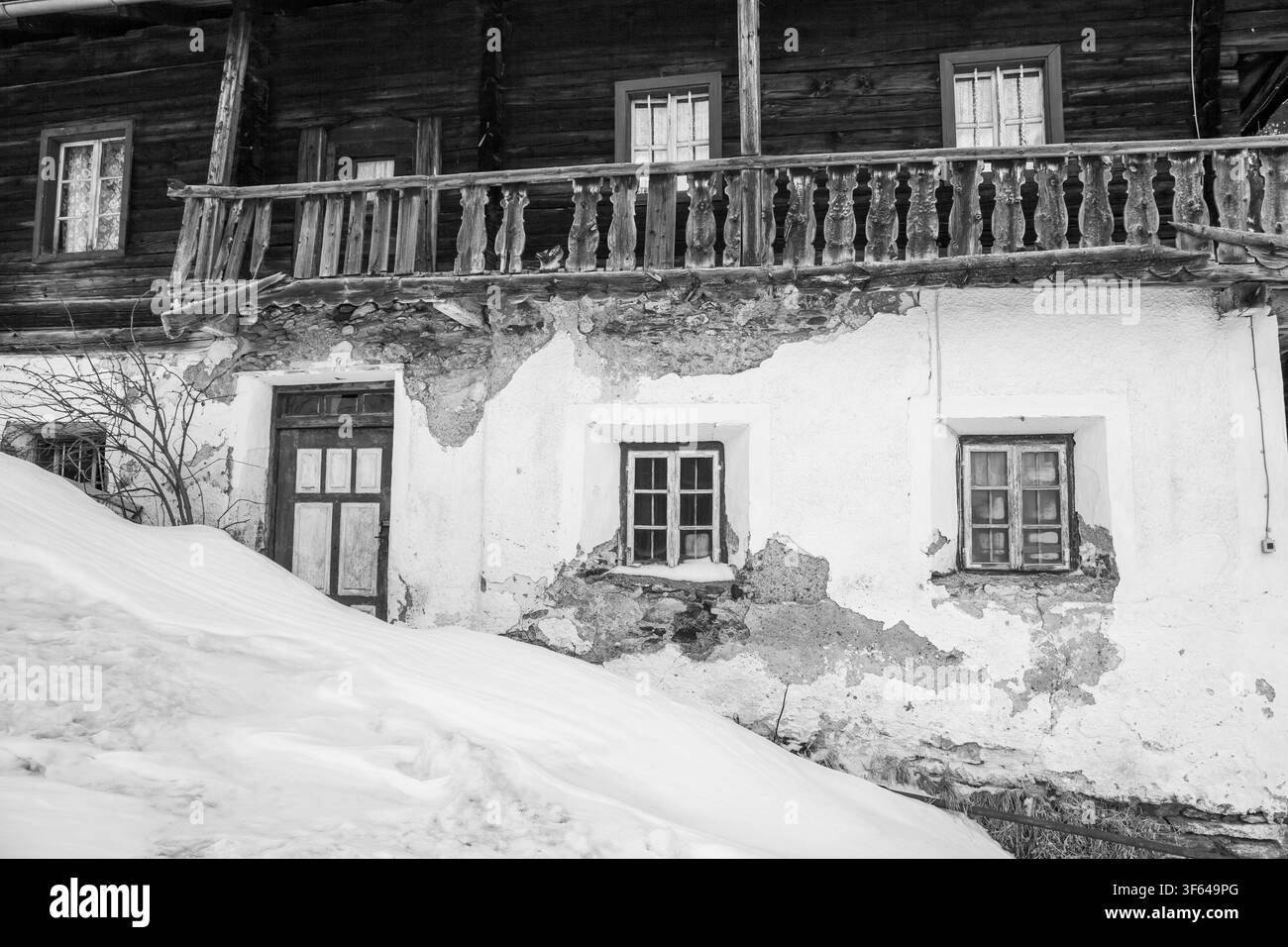 Une ancienne ferme de montagne dans la vallée de Reintal en Tyrol du Sud, une vallée latérale de l'Ahrntal. Banque D'Images