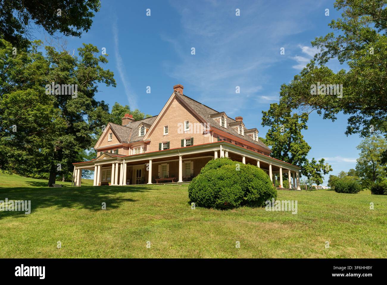 Manoir historique Pennypacker Mills à Schwenksville, Pennsylvanie, mettant en valeur l'architecture de style colonial revival et le riche héritage de ce site historique Banque D'Images