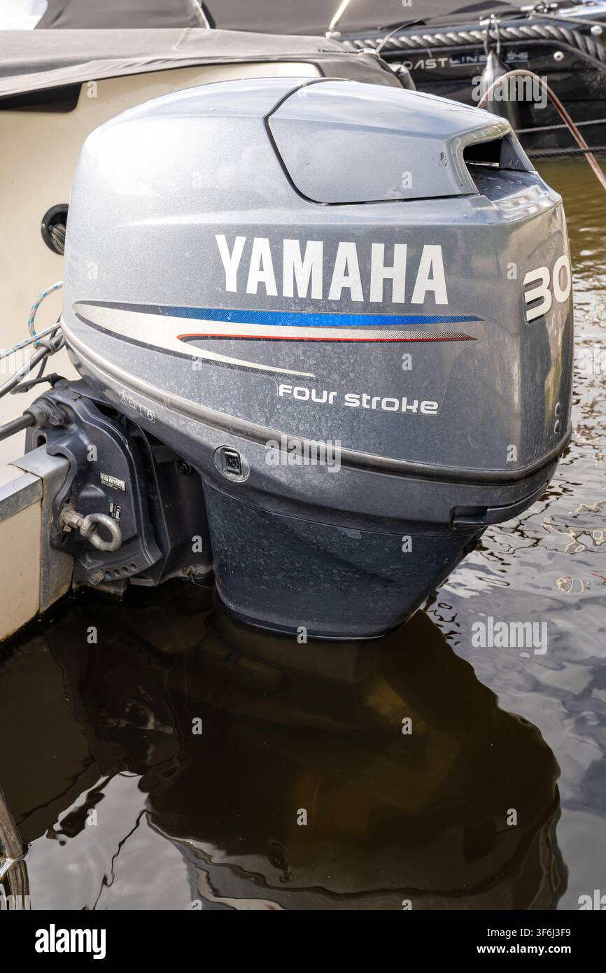 Moteur hors-bord Yamaha à quatre temps Banque D'Images