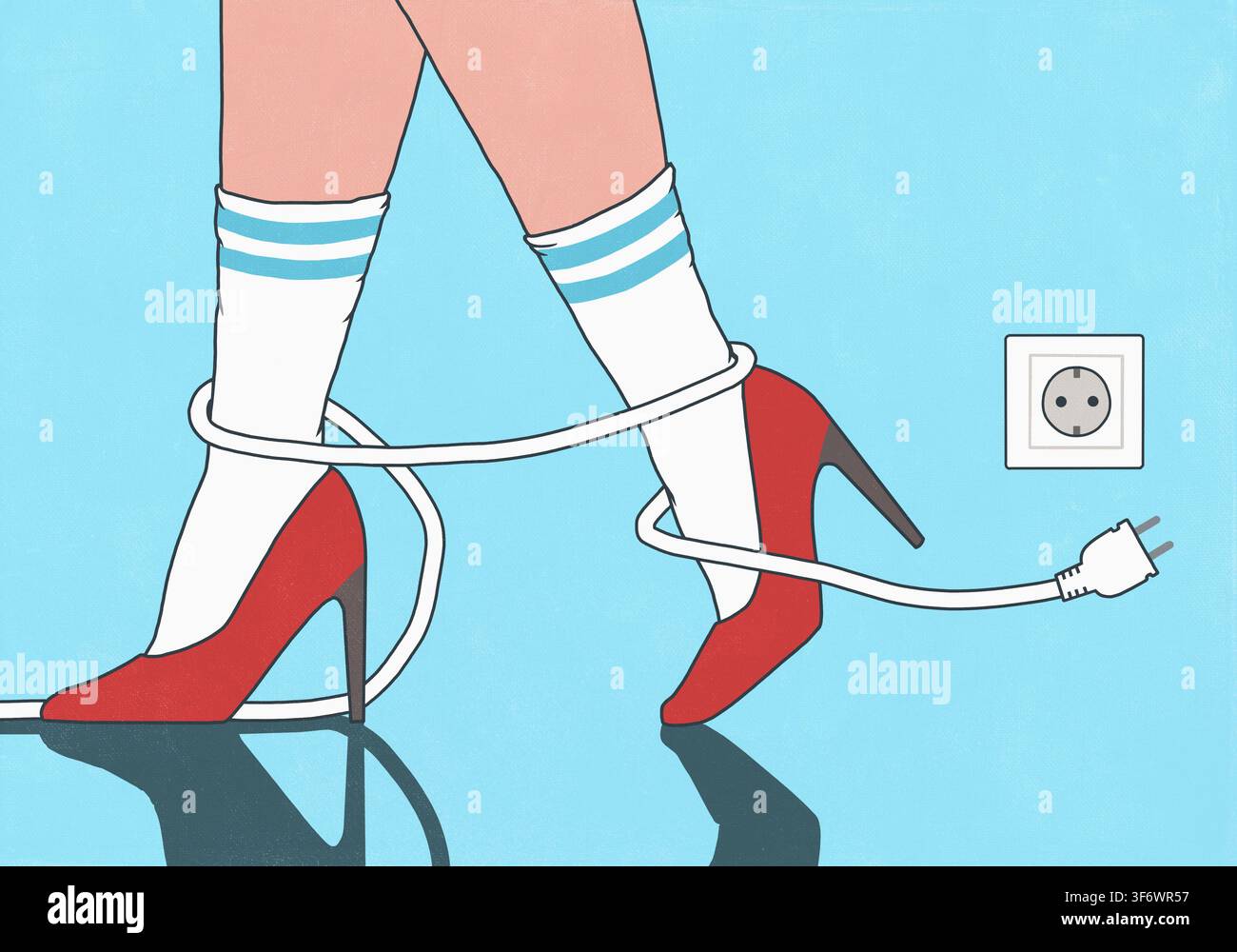 Câble électrique enroulé autour des chevilles d'une femme en chaussettes tube et talons hauts rouges – risque de trébuchement Banque D'Images