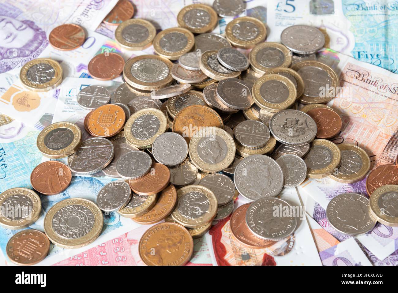Billets et pièces en livres britanniques Banque D'Images