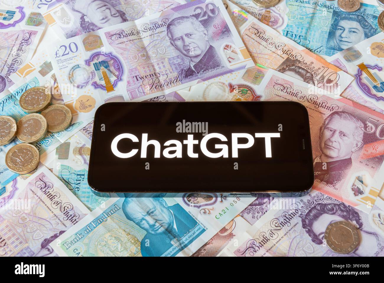 OpenAI, logo ChatGPT avec une devise britannique en arrière-plan Banque D'Images