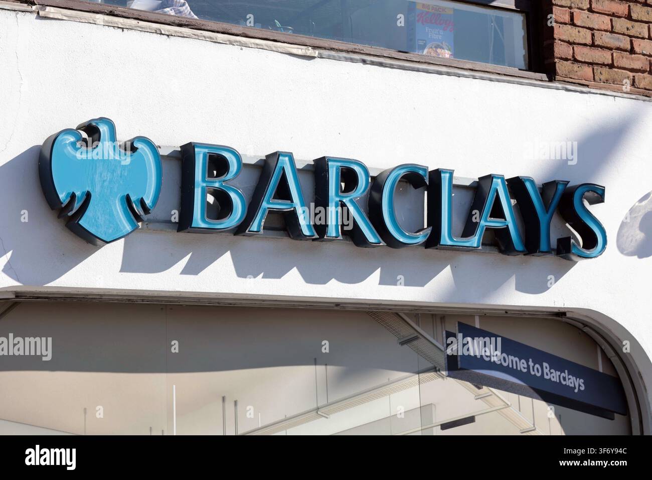 Panneau de succursale de la banque Barclays à Londres, Royaume-Uni, services financiers et secteur bancaire, finance d'entreprise et investissement Banque D'Images