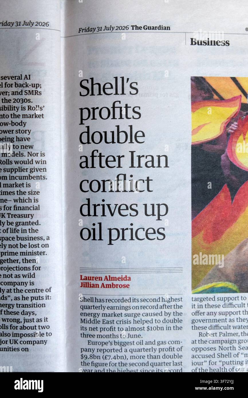 'Les profits de Shell doublent après que le conflit iranien ait fait grimper les prix du pétrole' Titre du journal The Guardian du 31 juillet 2026 Londres UK Banque D'Images