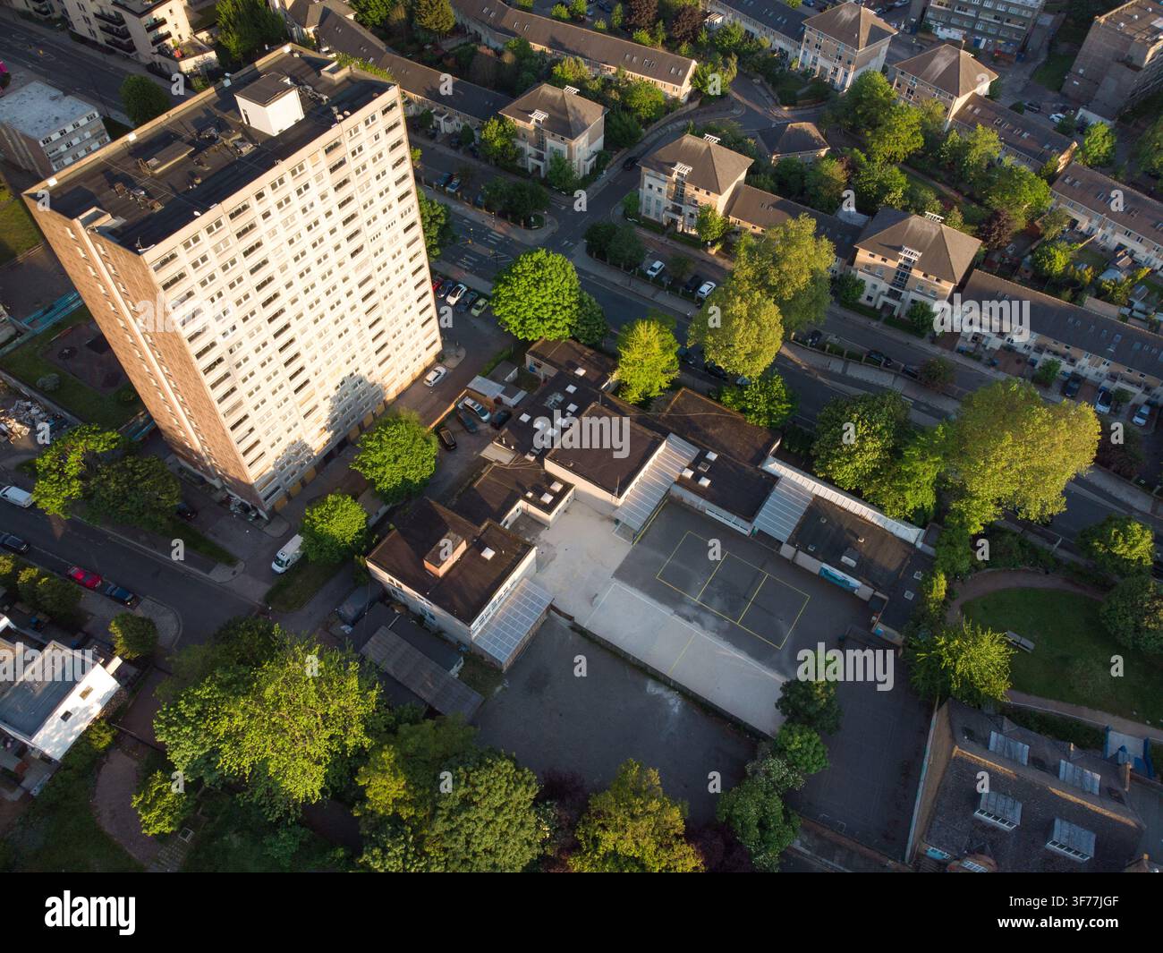 South Kilburn, Brent : Vue aérienne de Hereford House et Exeter Court lors d’un projet de régénération et de réaménagement urbain en cours. Banque D'Images