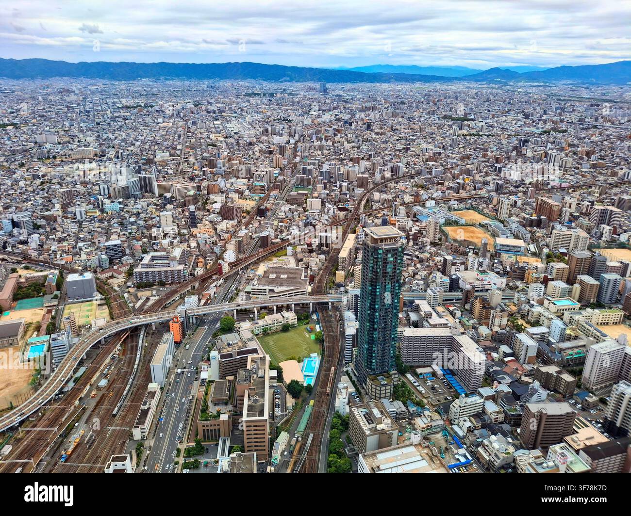 Vue aérienne de la ville d'Osaka depuis le pont d'observation Harukas 300, Japon Banque D'Images
