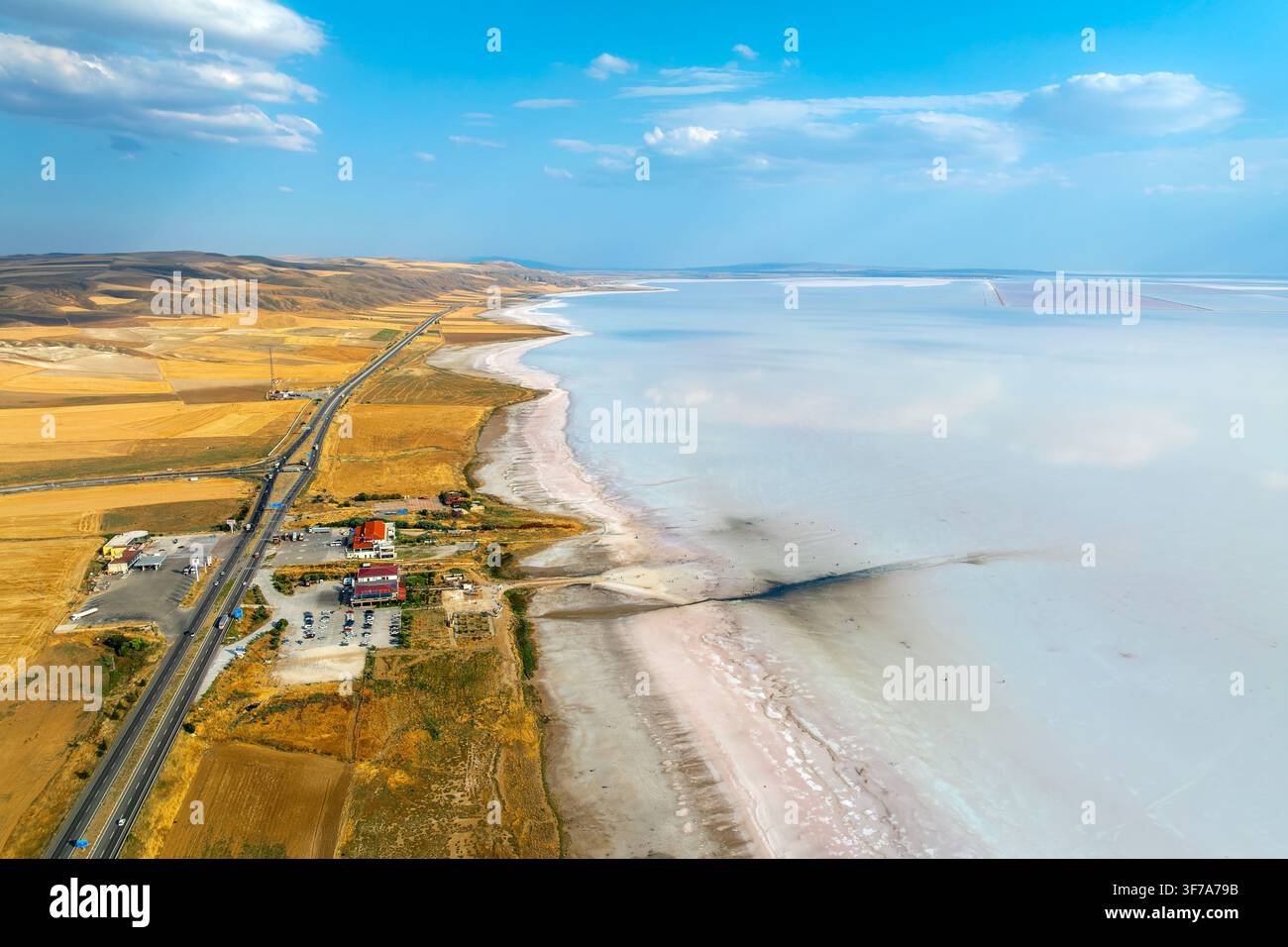 Les belles couleurs du lac salé de Tuz Golu, Turquie. Photo de haute qualité Banque D'Images