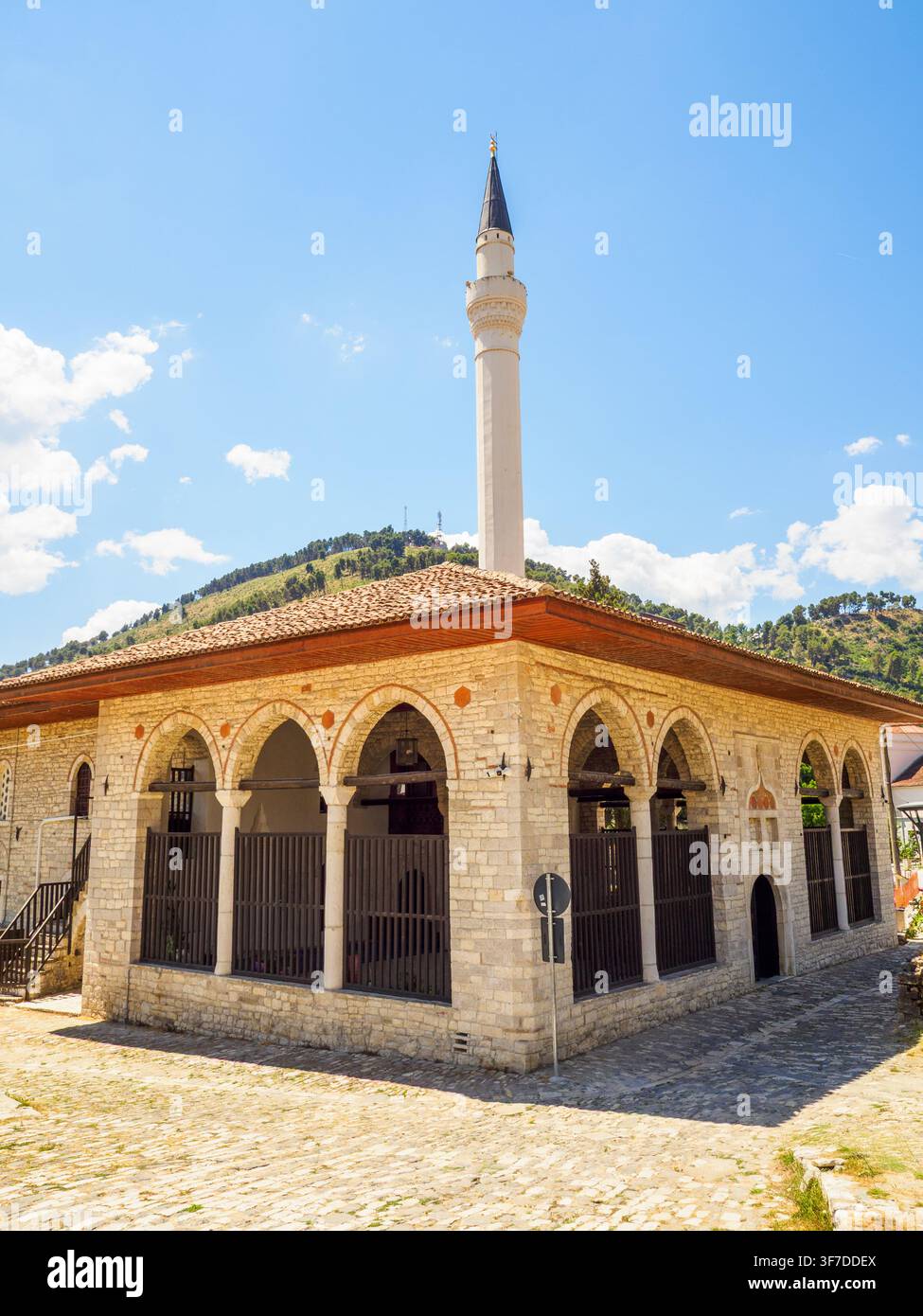La mosquée du Roi (1492), également connue sous le nom de mosquée du Sultan ou mosquée Sultan Bayezid – Berat, Albanie Banque D'Images