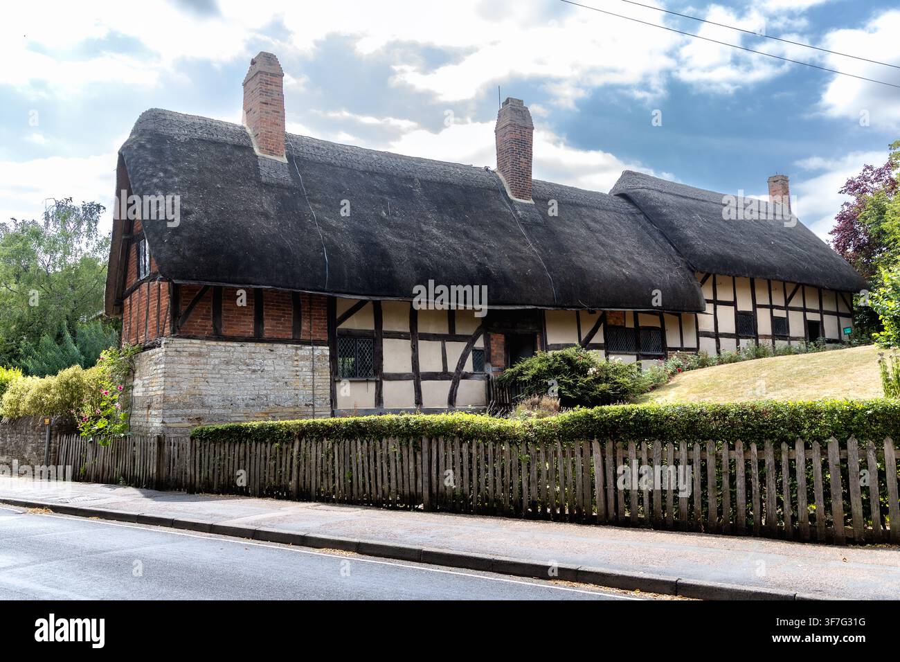 Stratford-upon-Avon, Angleterre, Royaume-Uni - 18 juillet 2026 : Le cottage d'Anne Hathaway près de Stratford-upon-Avon, Angleterre Banque D'Images