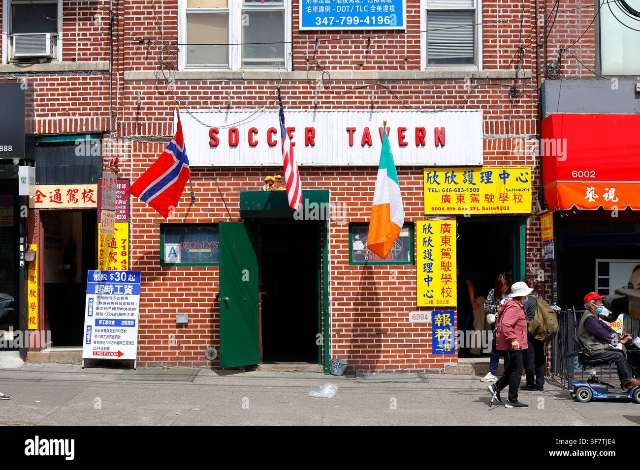 Soccer Tavern, 6005 8th Ave, Brooklyn, New York, vitrine d’un bar irlandais à Sunset Park à New York. Banque D'Images